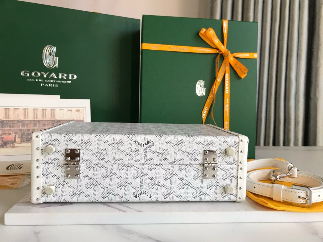 GOY Grand H√¥tel 24.5x7.5x17cm