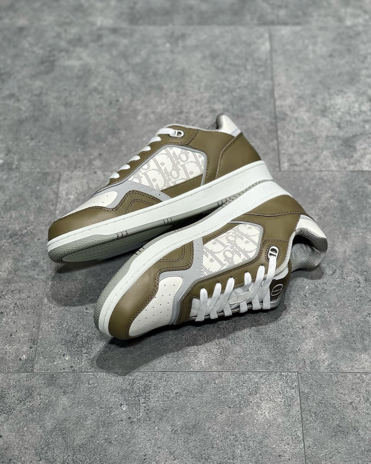 DIO Sneakers