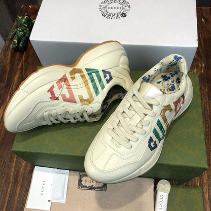 GUC Sneakers