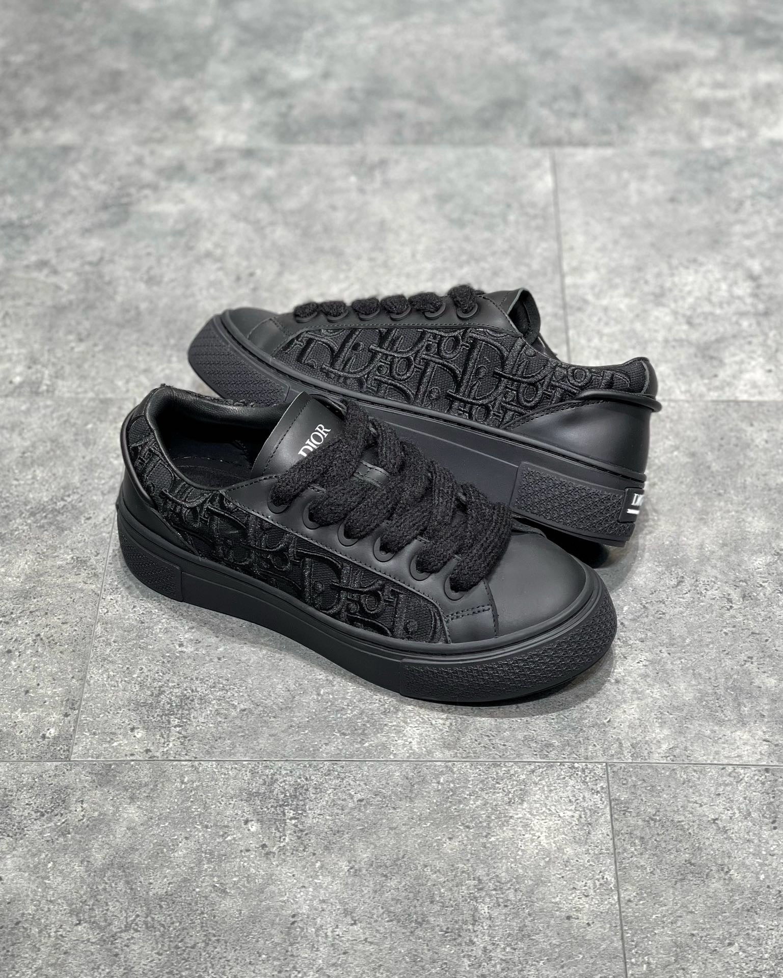DIO Sneakers