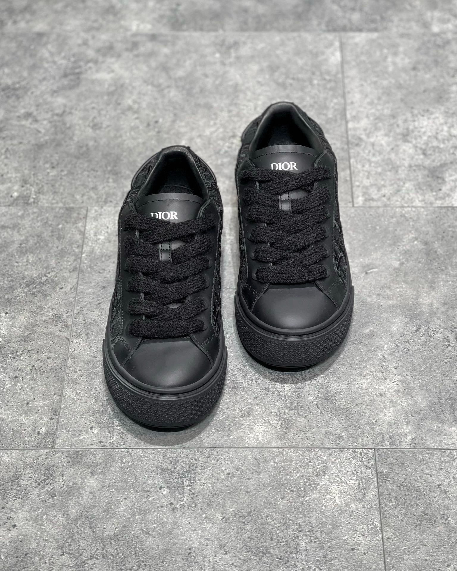 DIO Sneakers