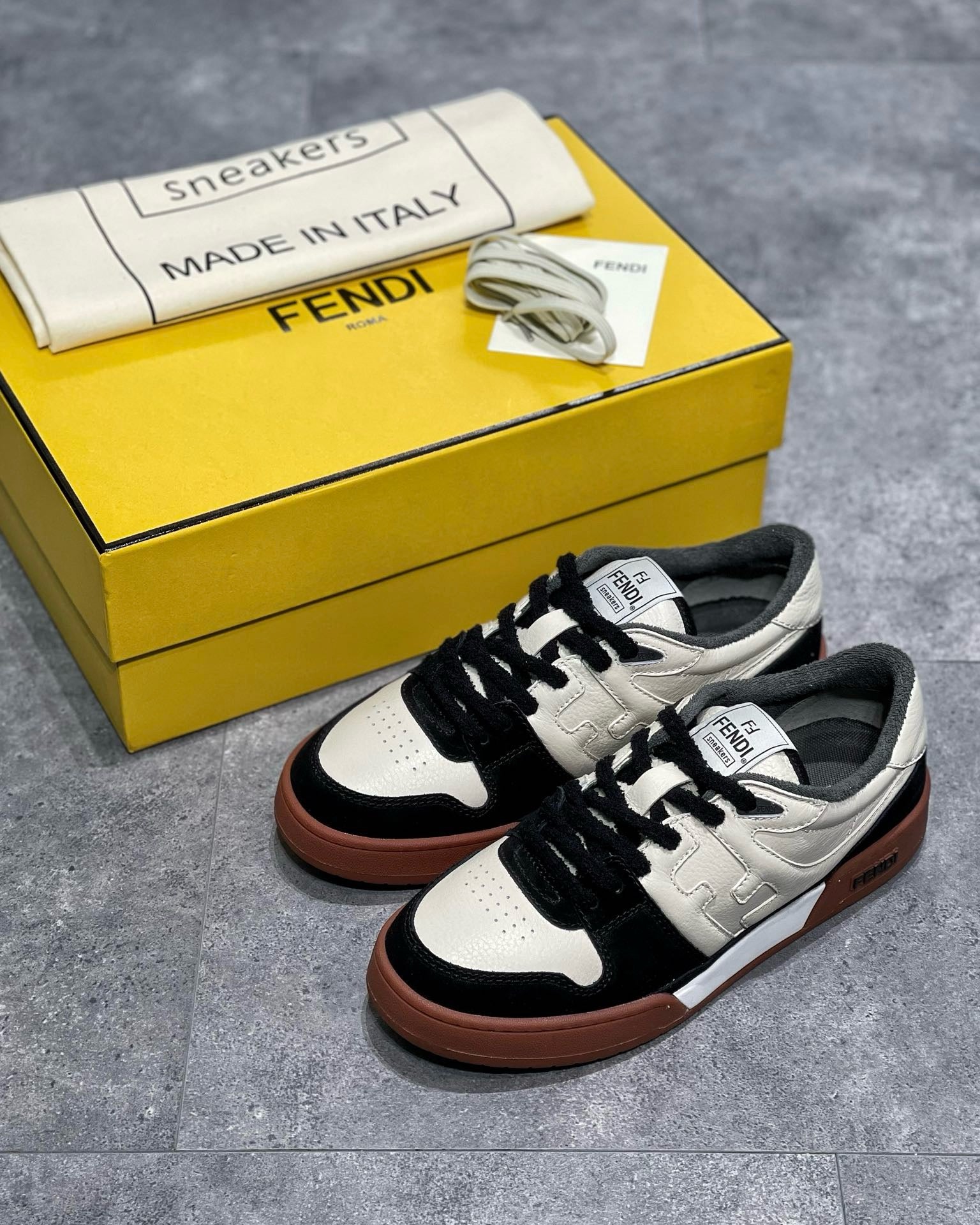 FEN Sneakers
