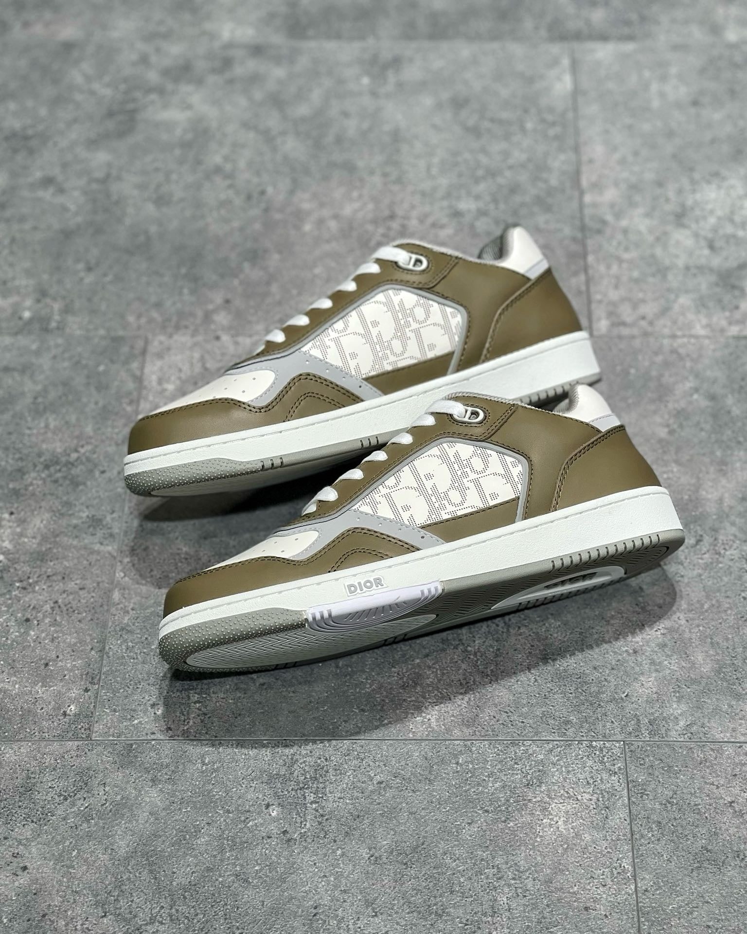 DIO Sneakers