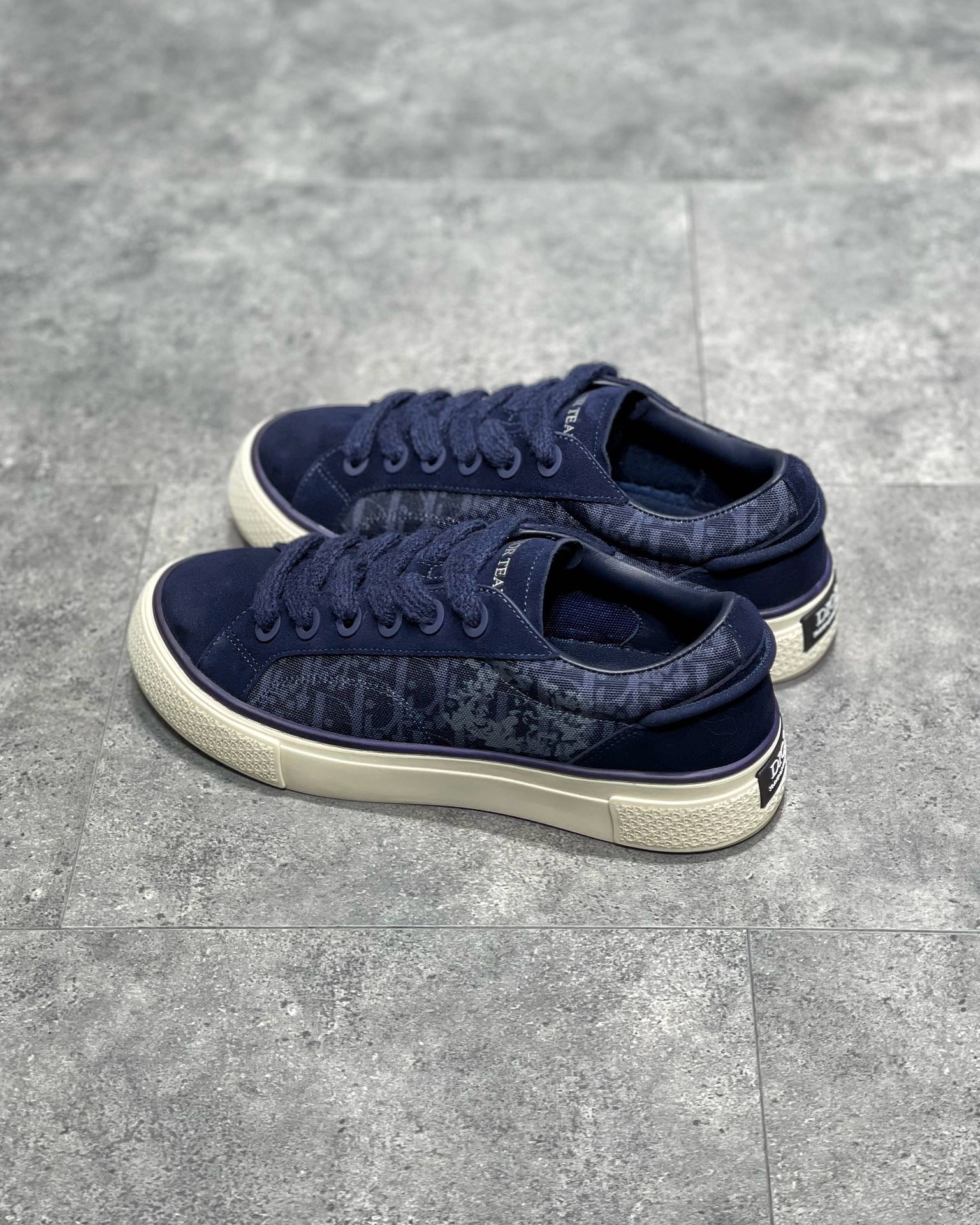 DIO Sneakers