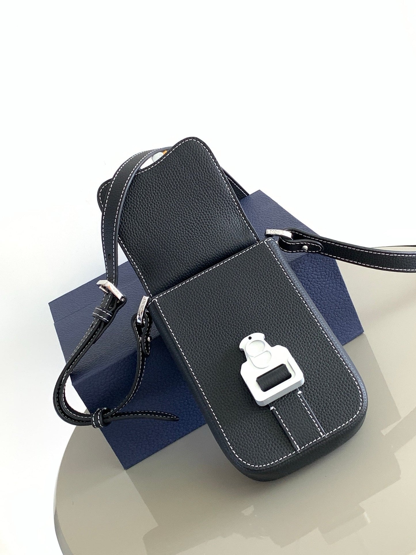 DIO Sling Bag