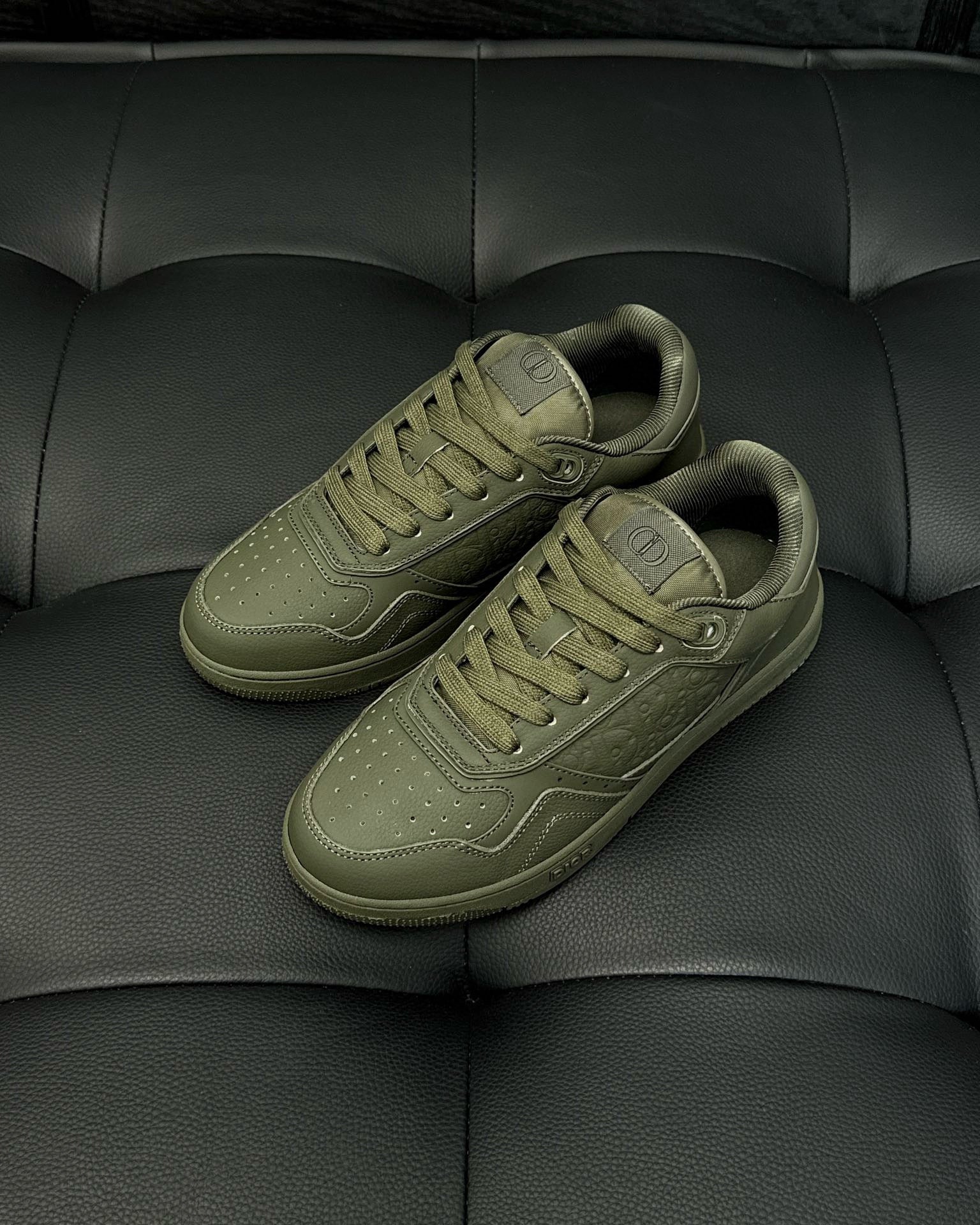 CD Sneakers