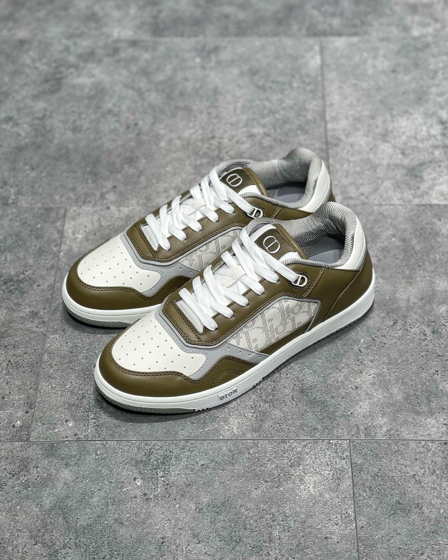 DIO Sneakers
