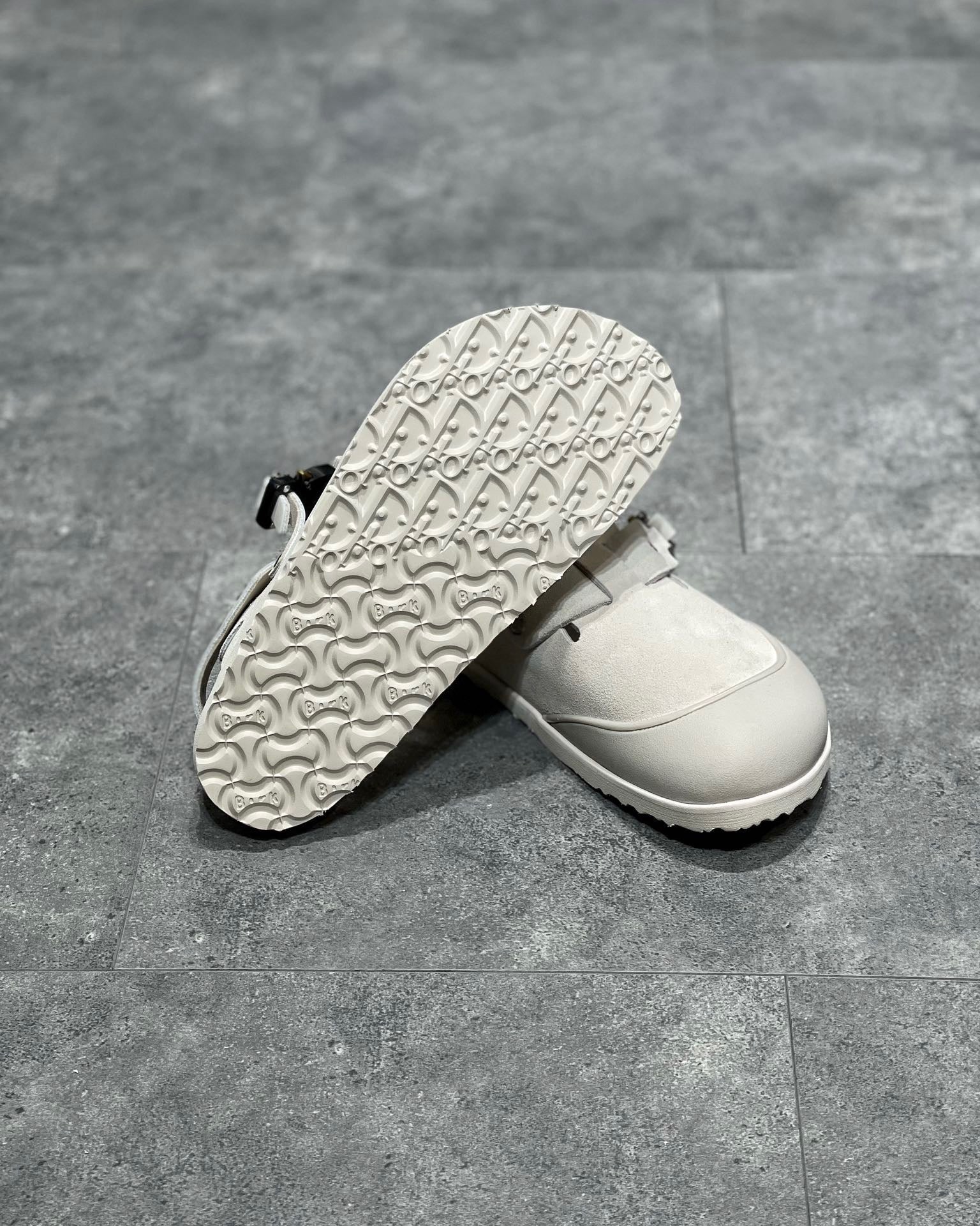 DIO Sandal