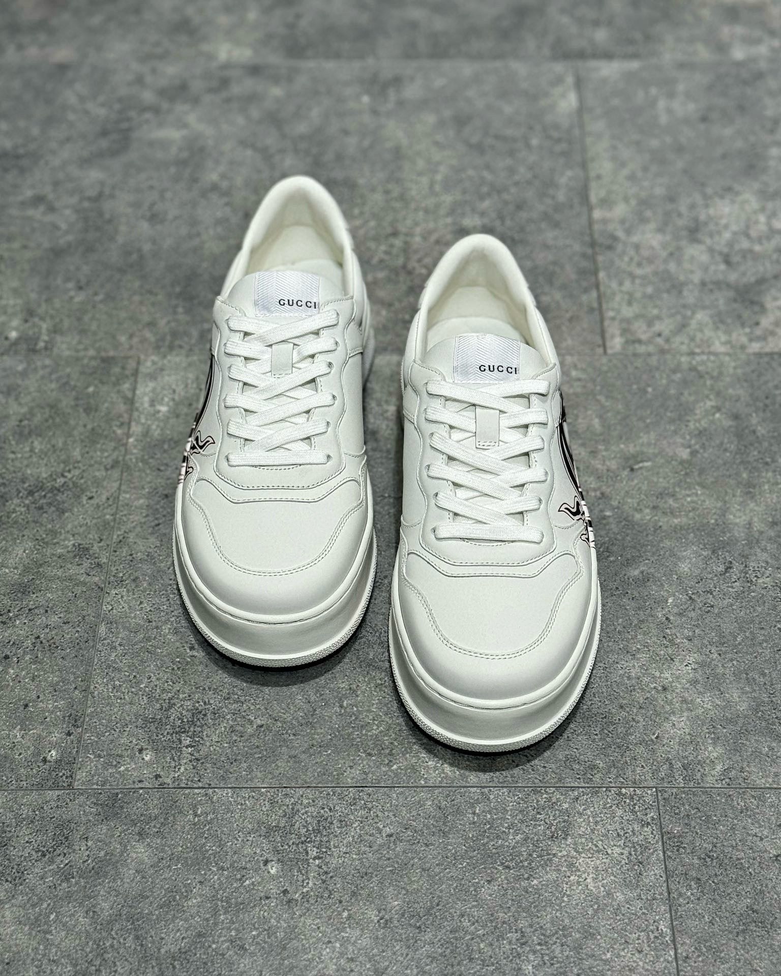 GUC Sneakers
