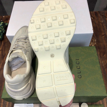 GUC Sneakers