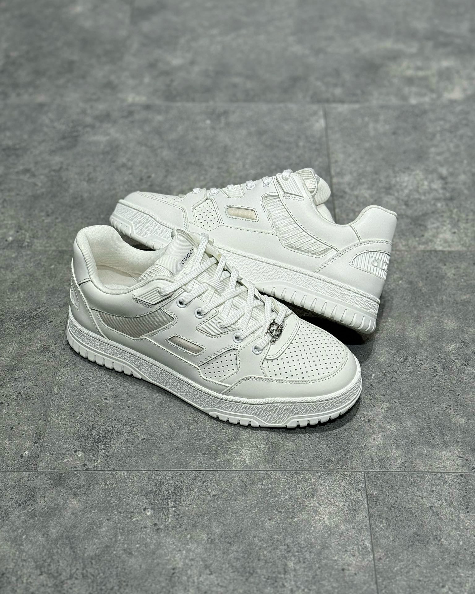GUC Sneakers
