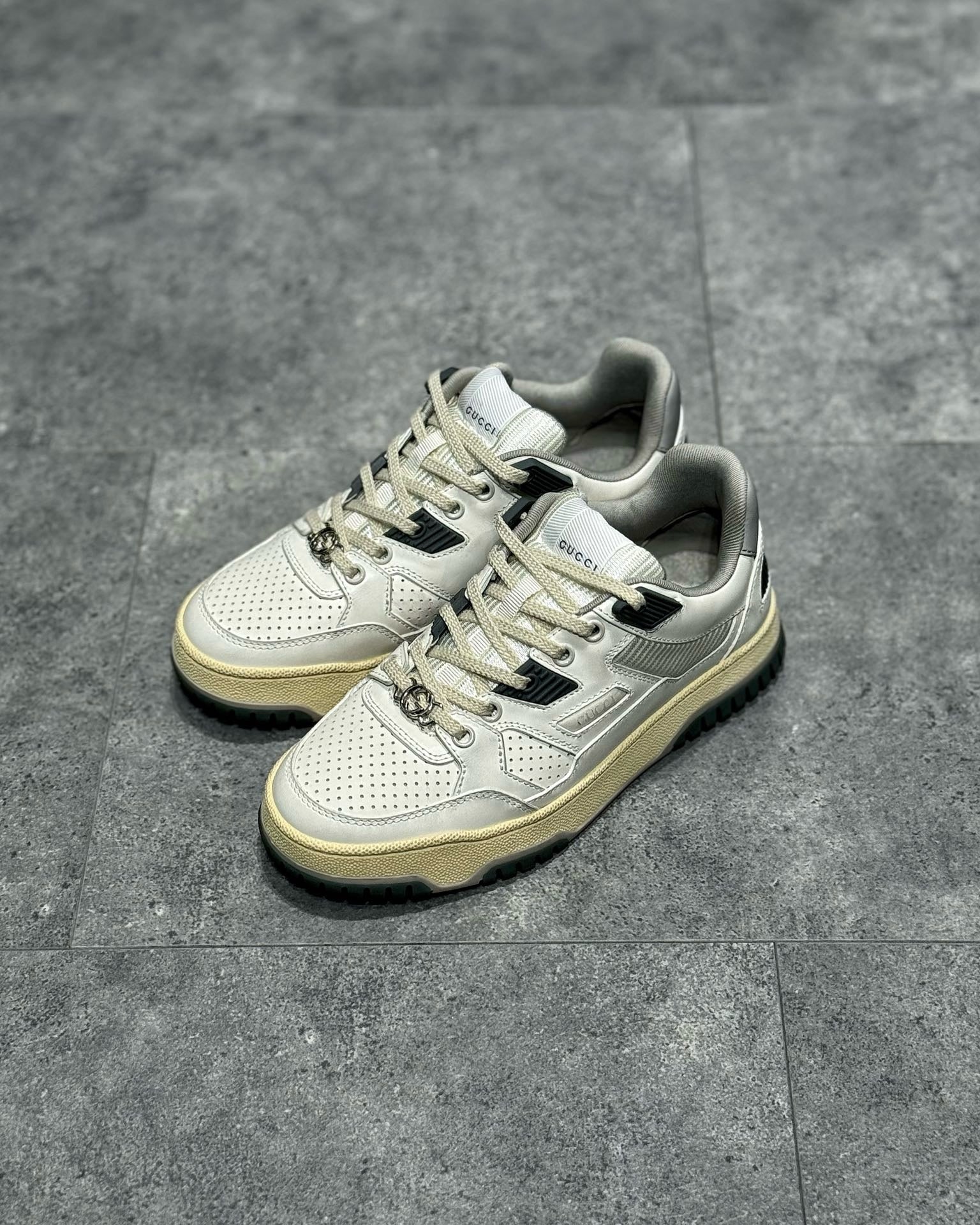 GUC Sneakers