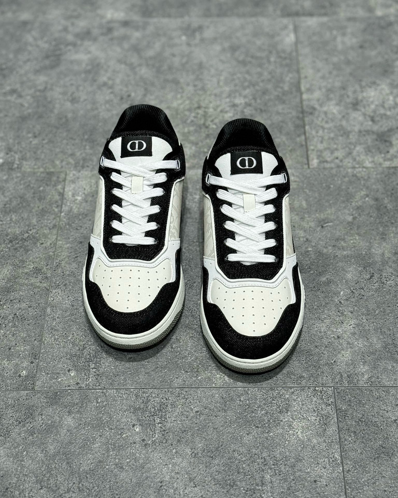 CD SNEAKERS