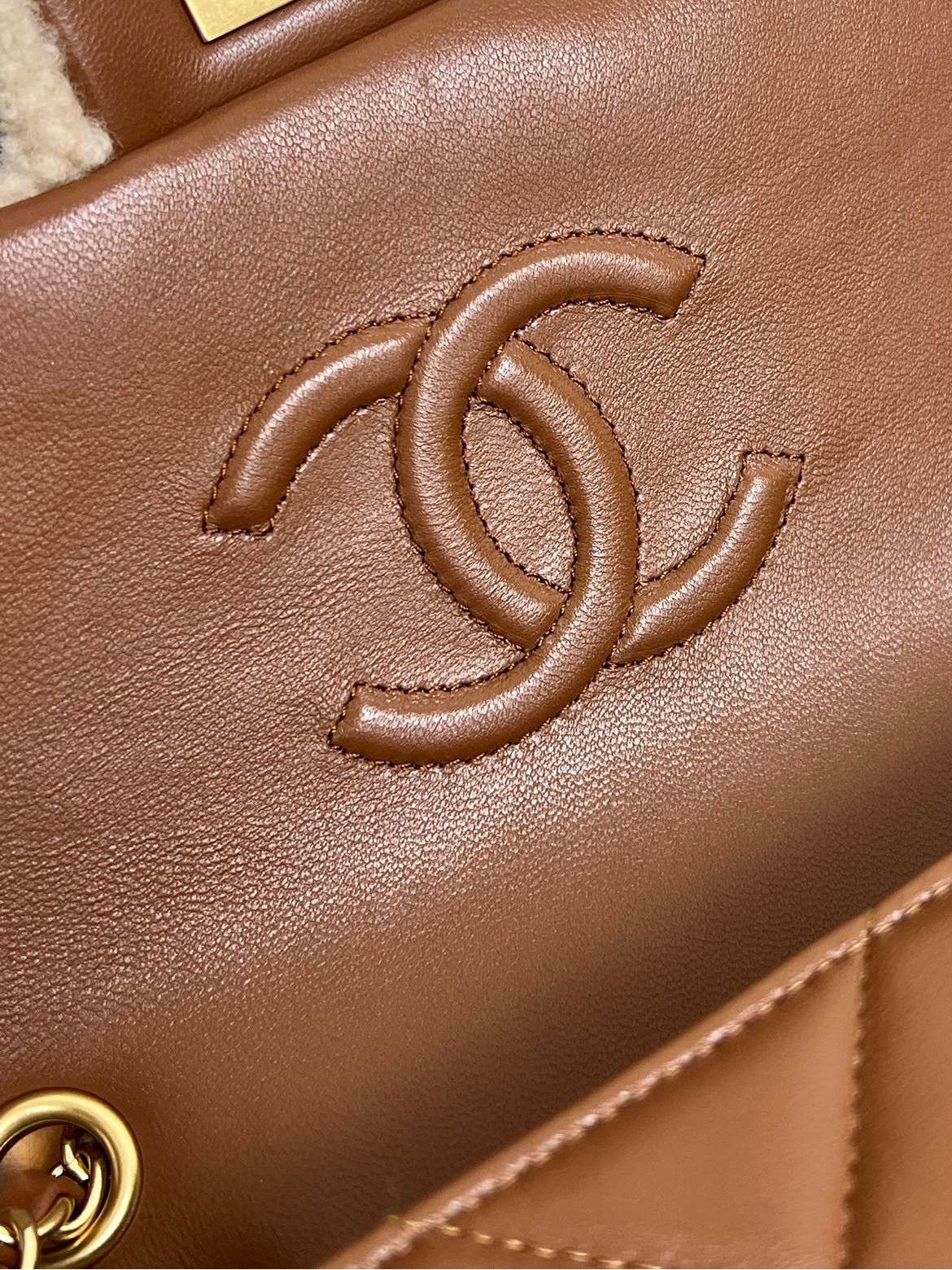 CC 24K TEDDY WOOL BAG LAMBSKIN IN BROWN