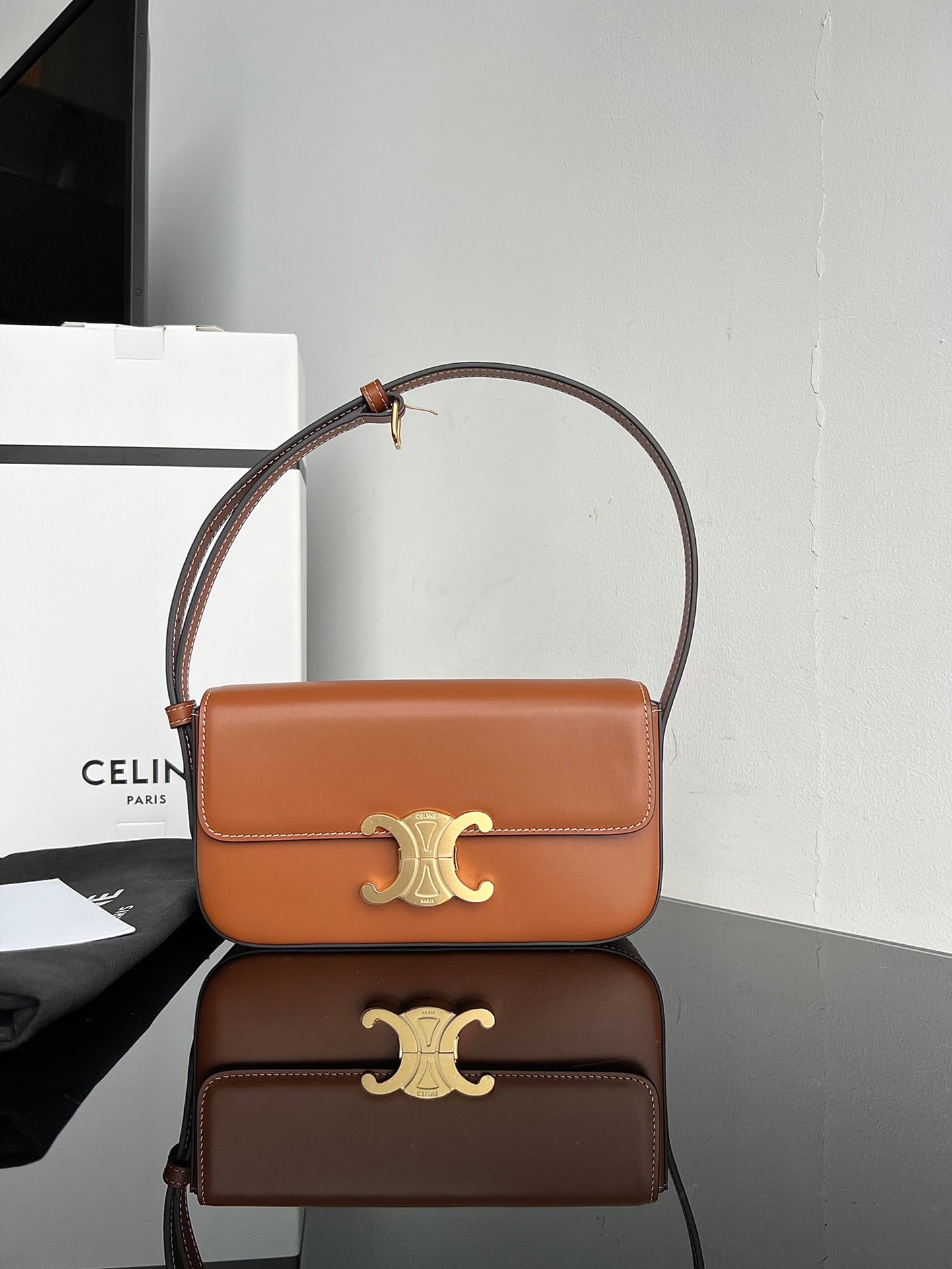 CEL Triomphe Hobo