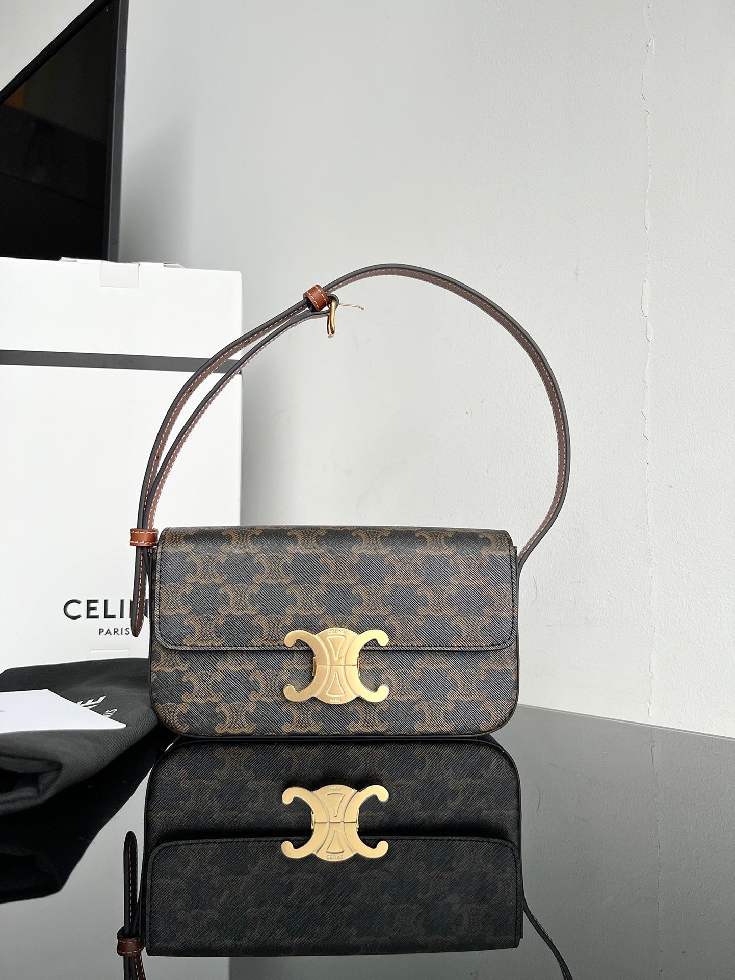 CEL Triomphe Hobo