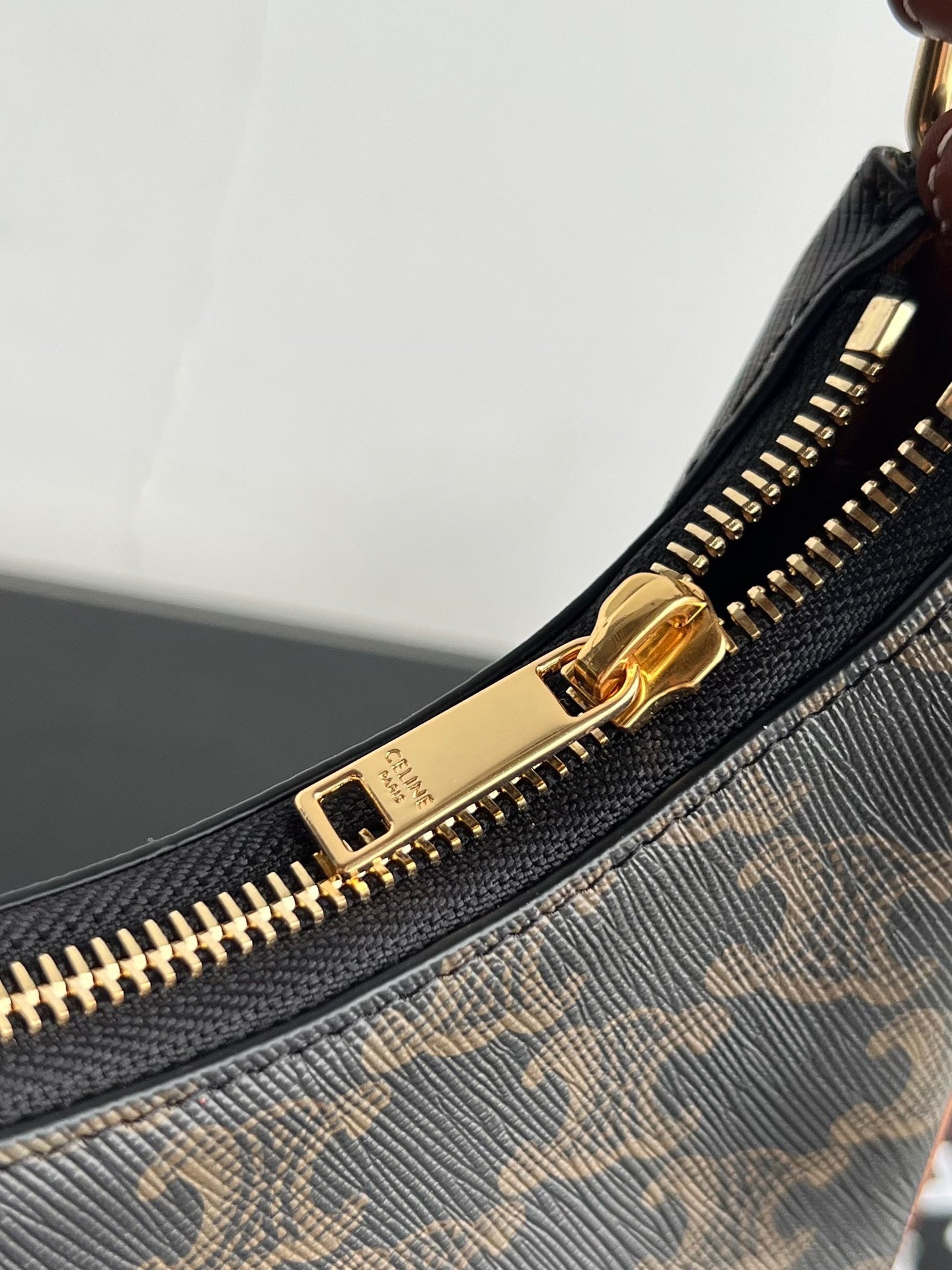 CEL Triomphe Hobo