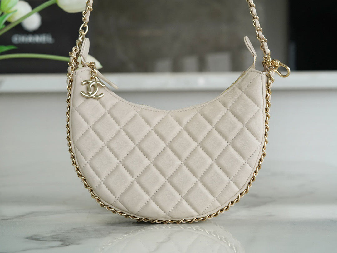 CHA 23p Hobo Bag