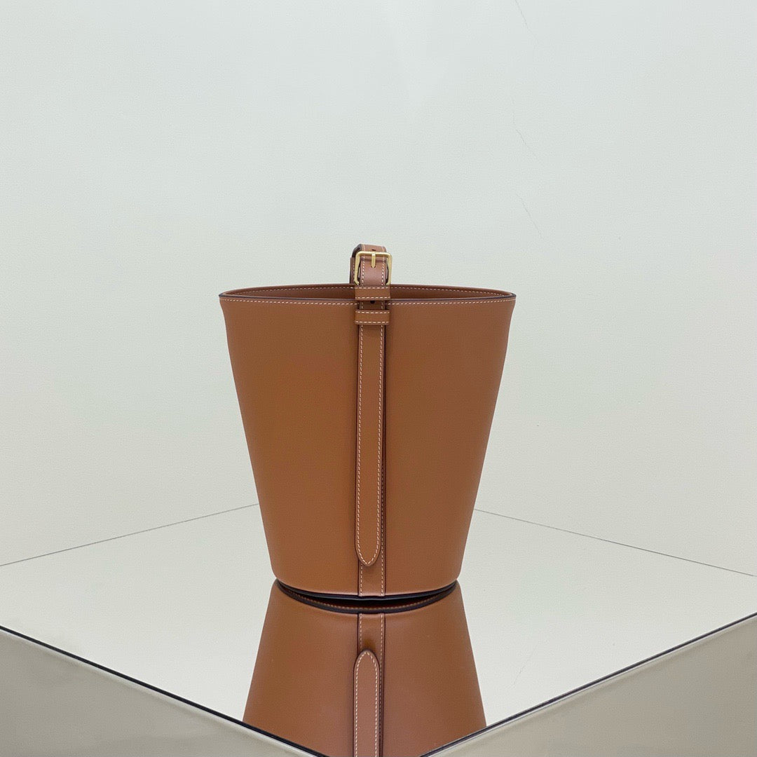 CEL Triomphe Bucket