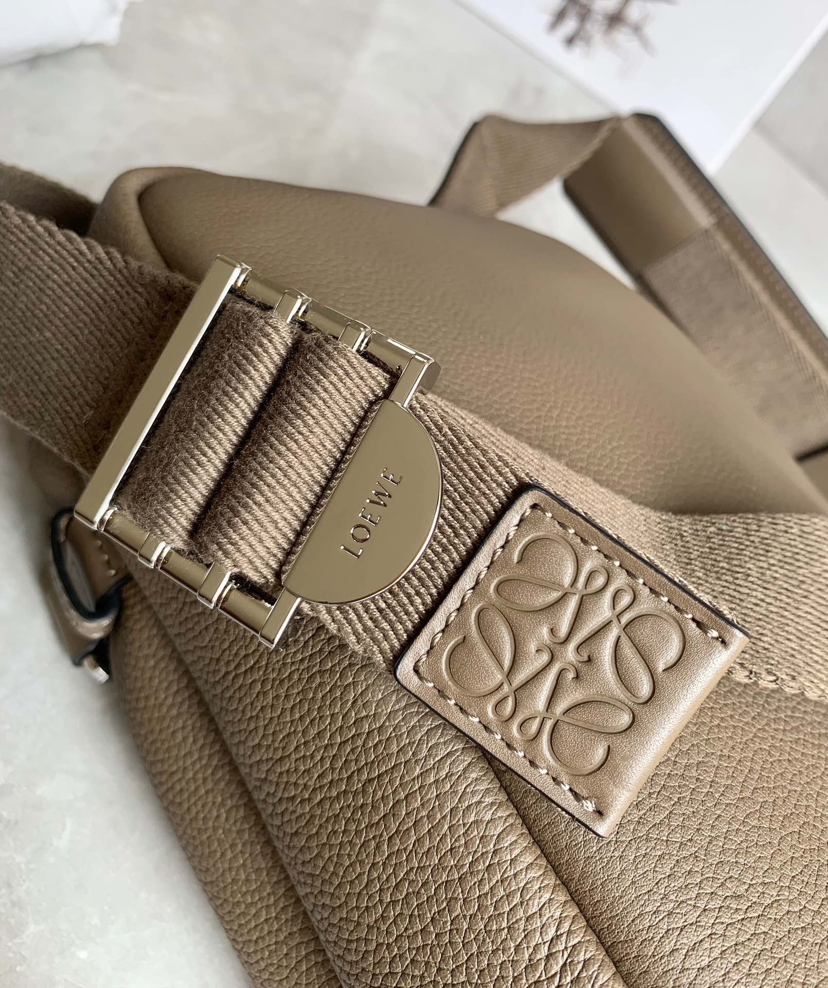 LO Messenger Bag