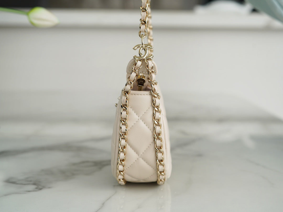 CHA 23p Hobo Bag (small)