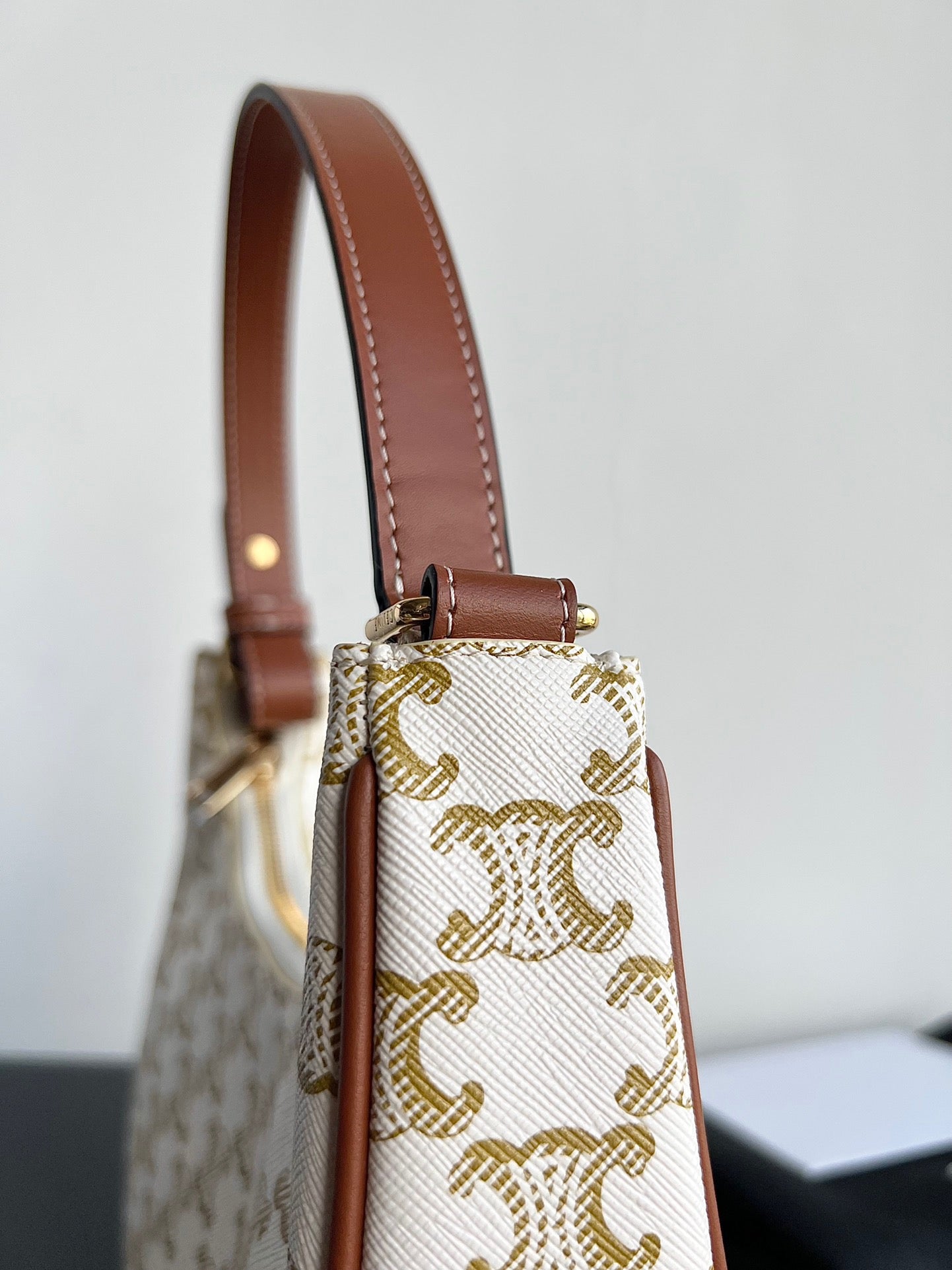 CEL Triomphe Hobo