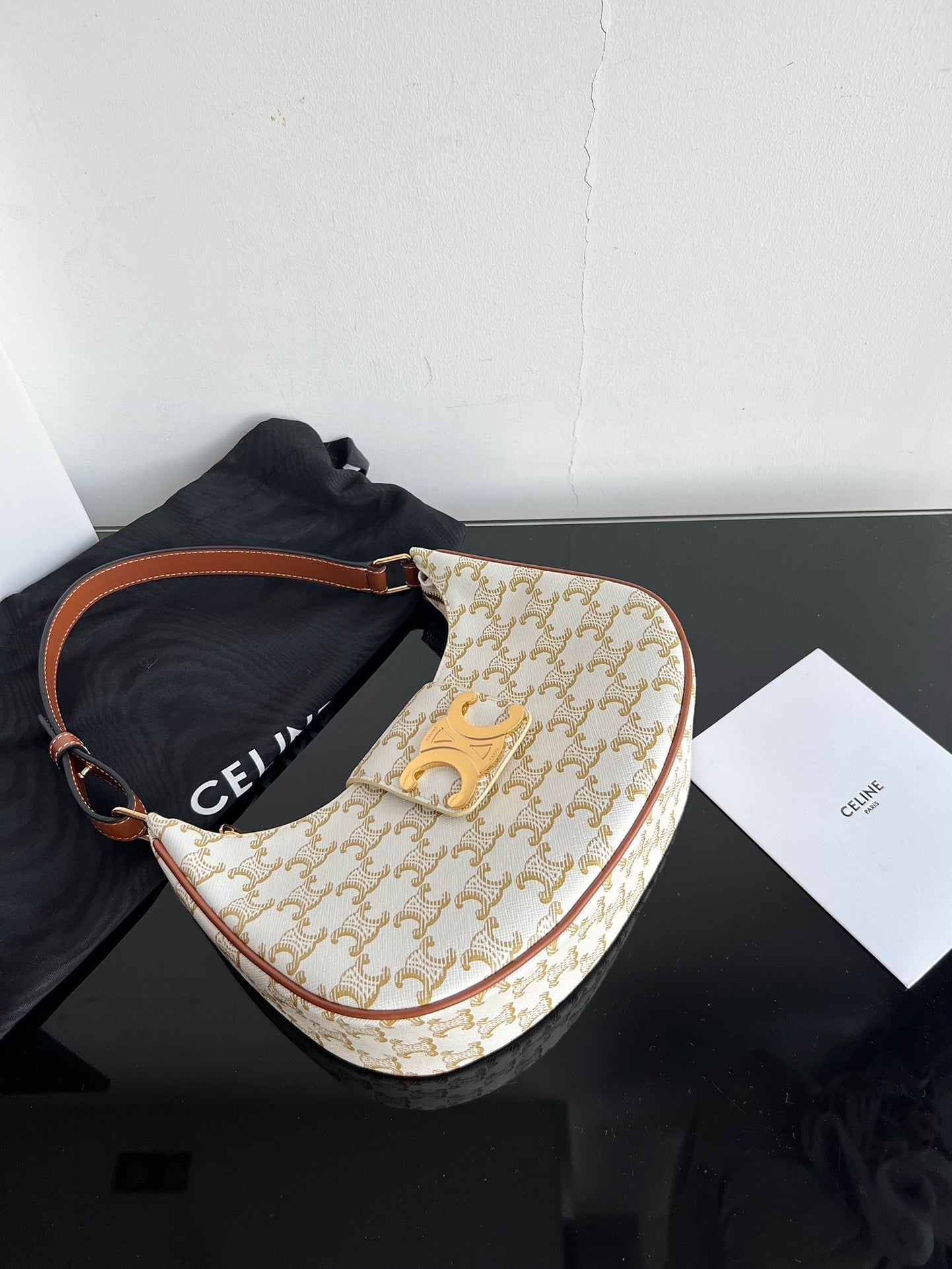 CEL Triomphe Hobo