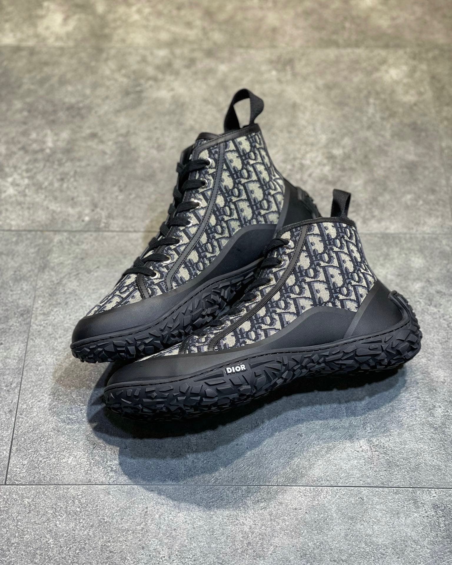 DIO Sneakers