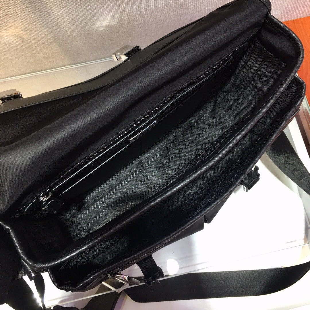PRA Messenger Bag