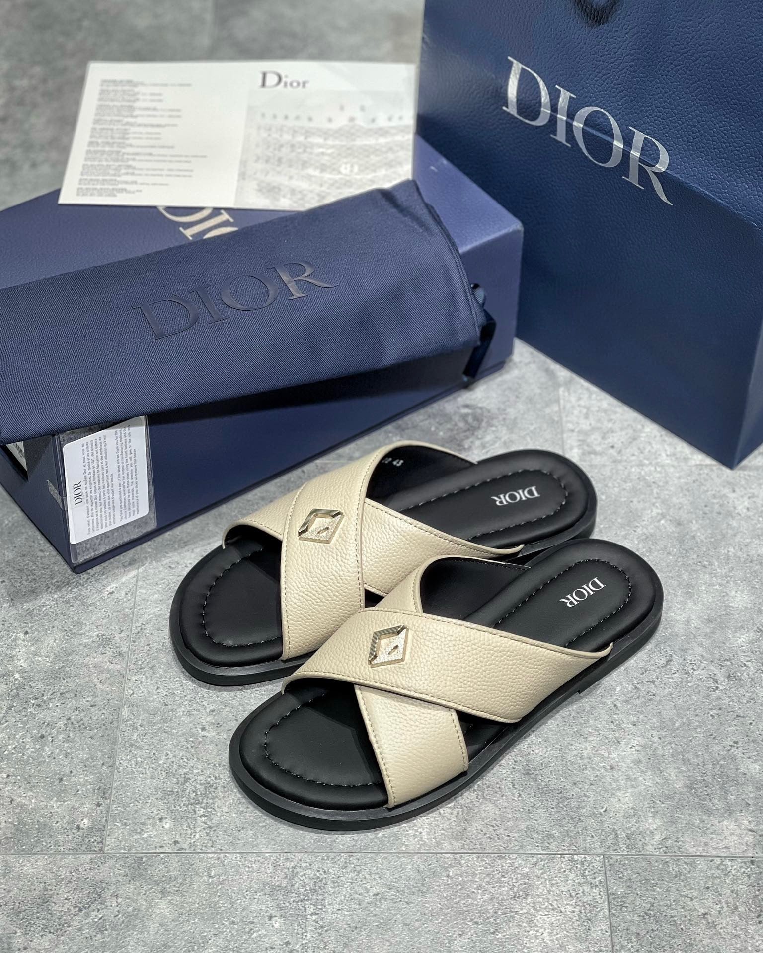 DIO Sandal
