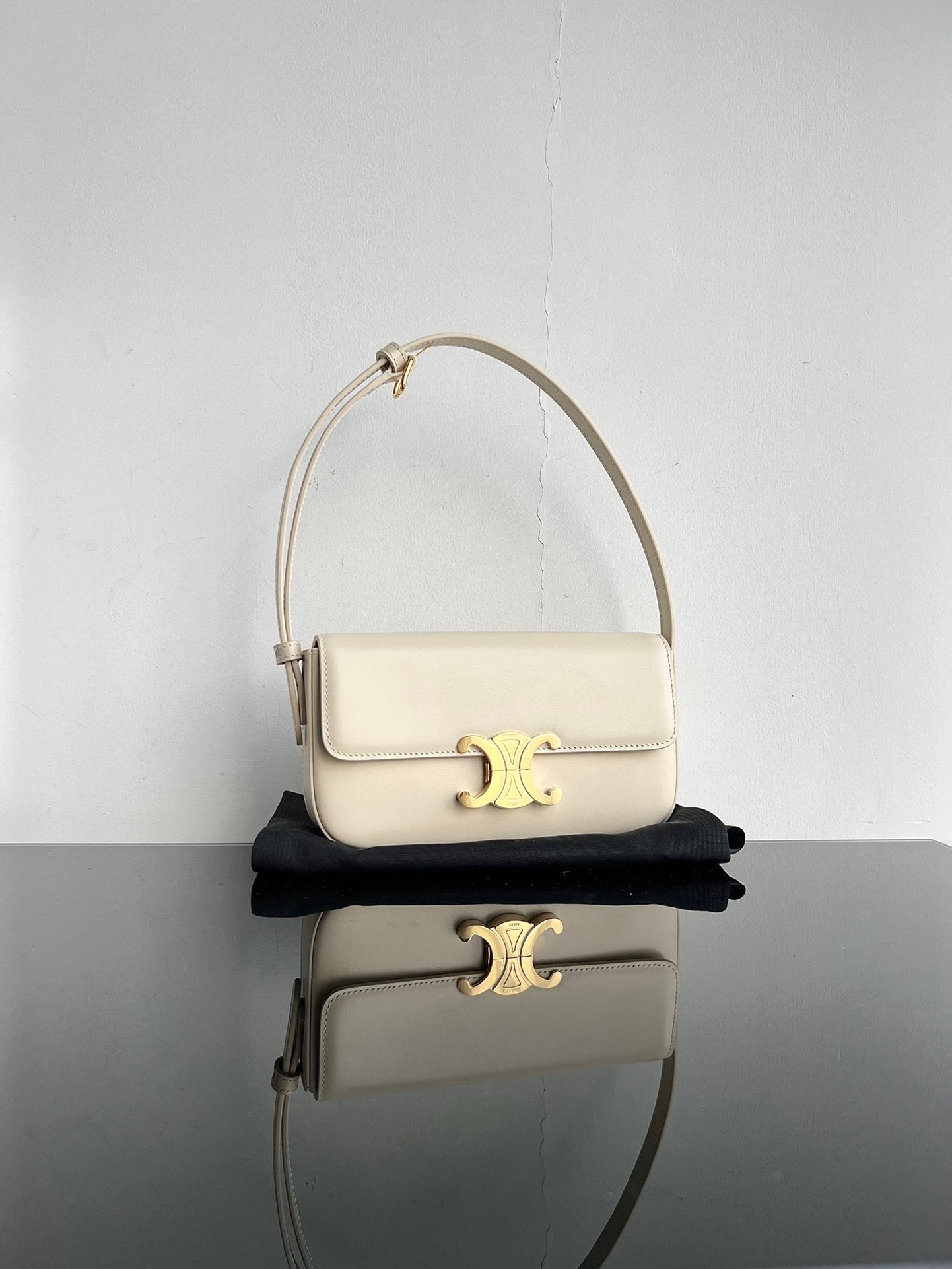 CEL Triomphe Hobo