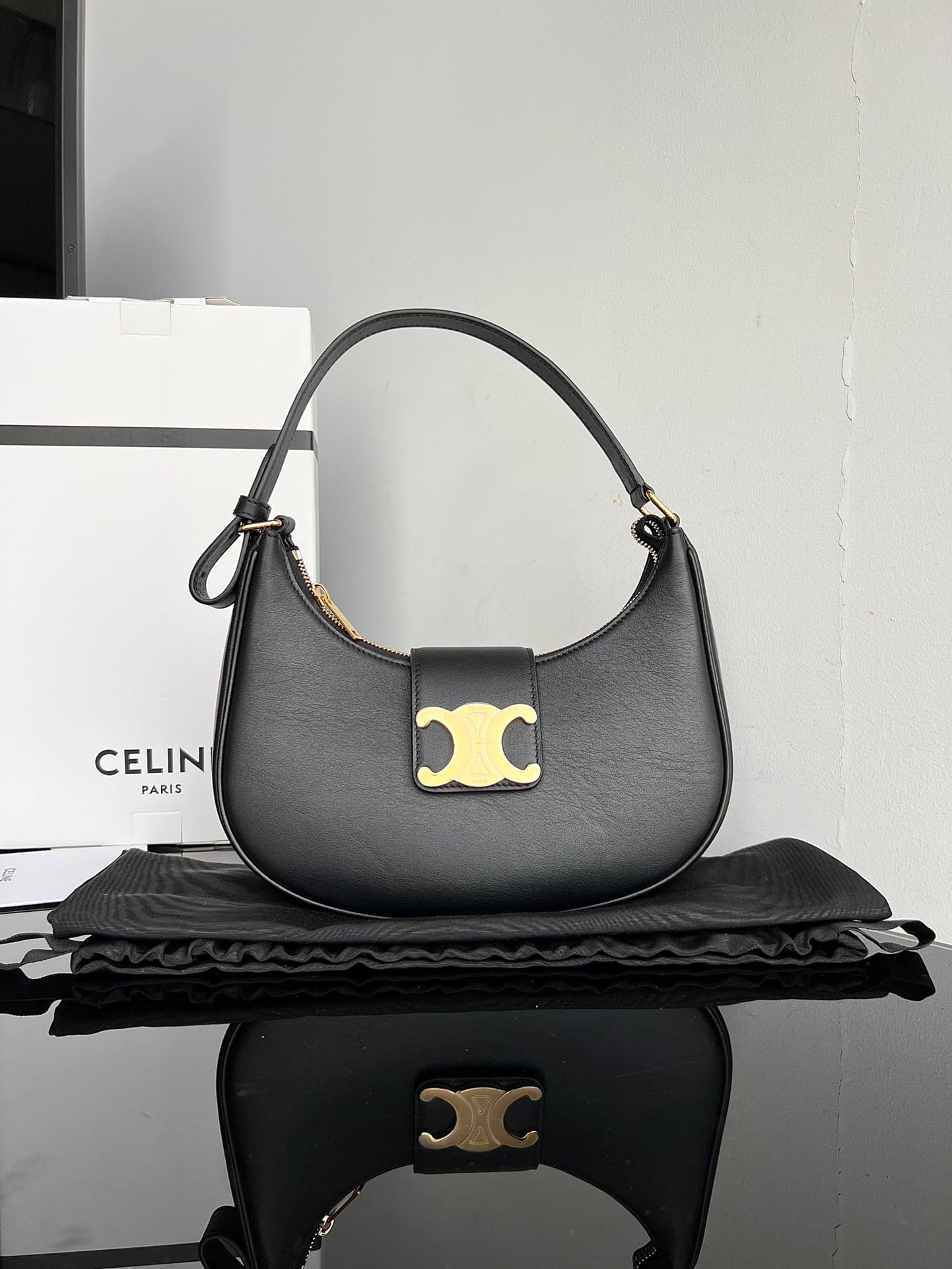 CEL Triomphe Hobo