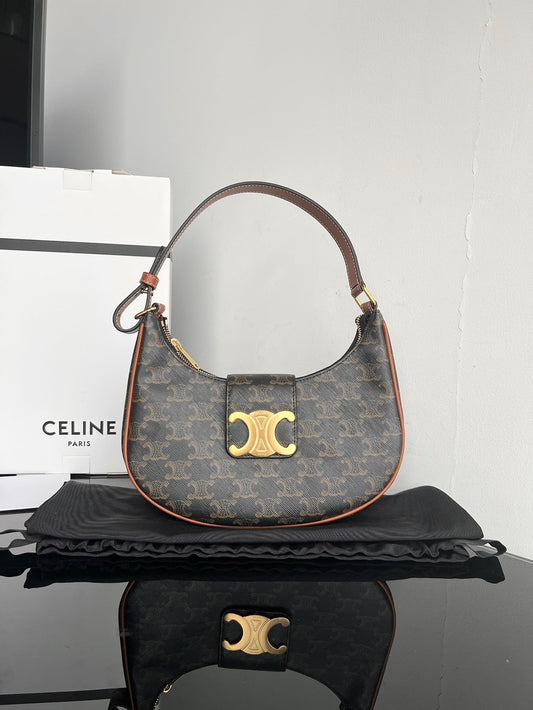 CEL Triomphe Hobo