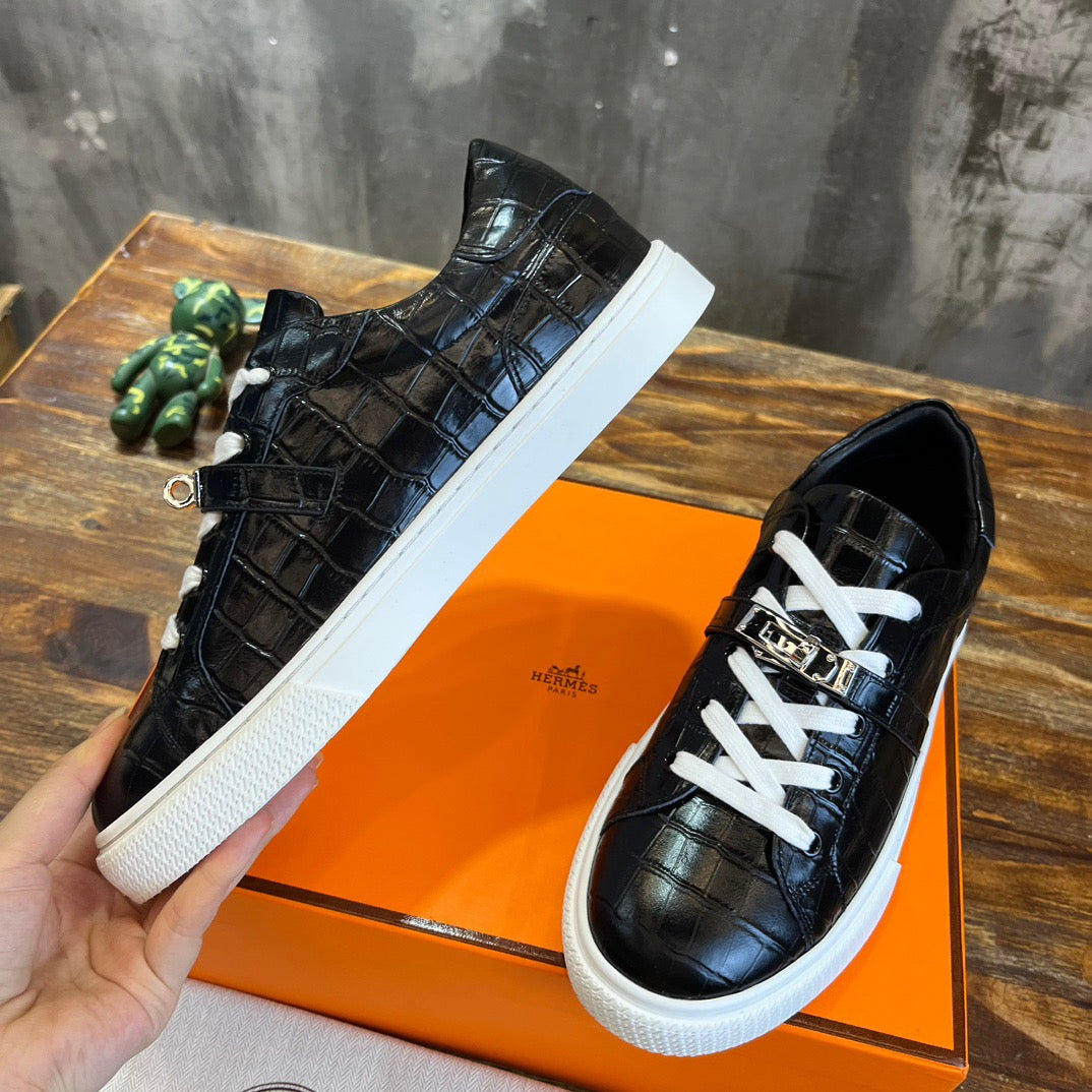 HERM Sneakers