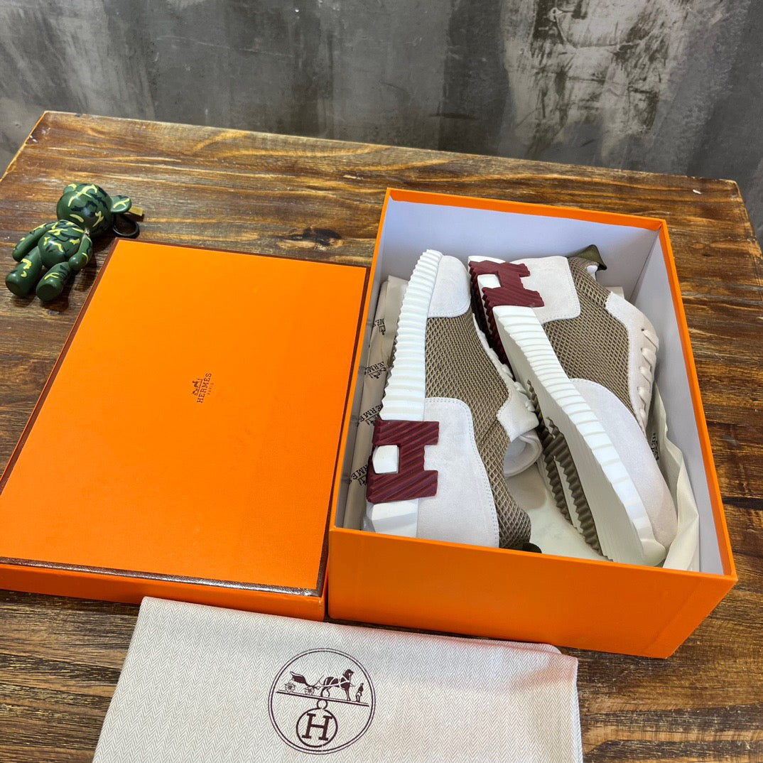 HERM Sneakers