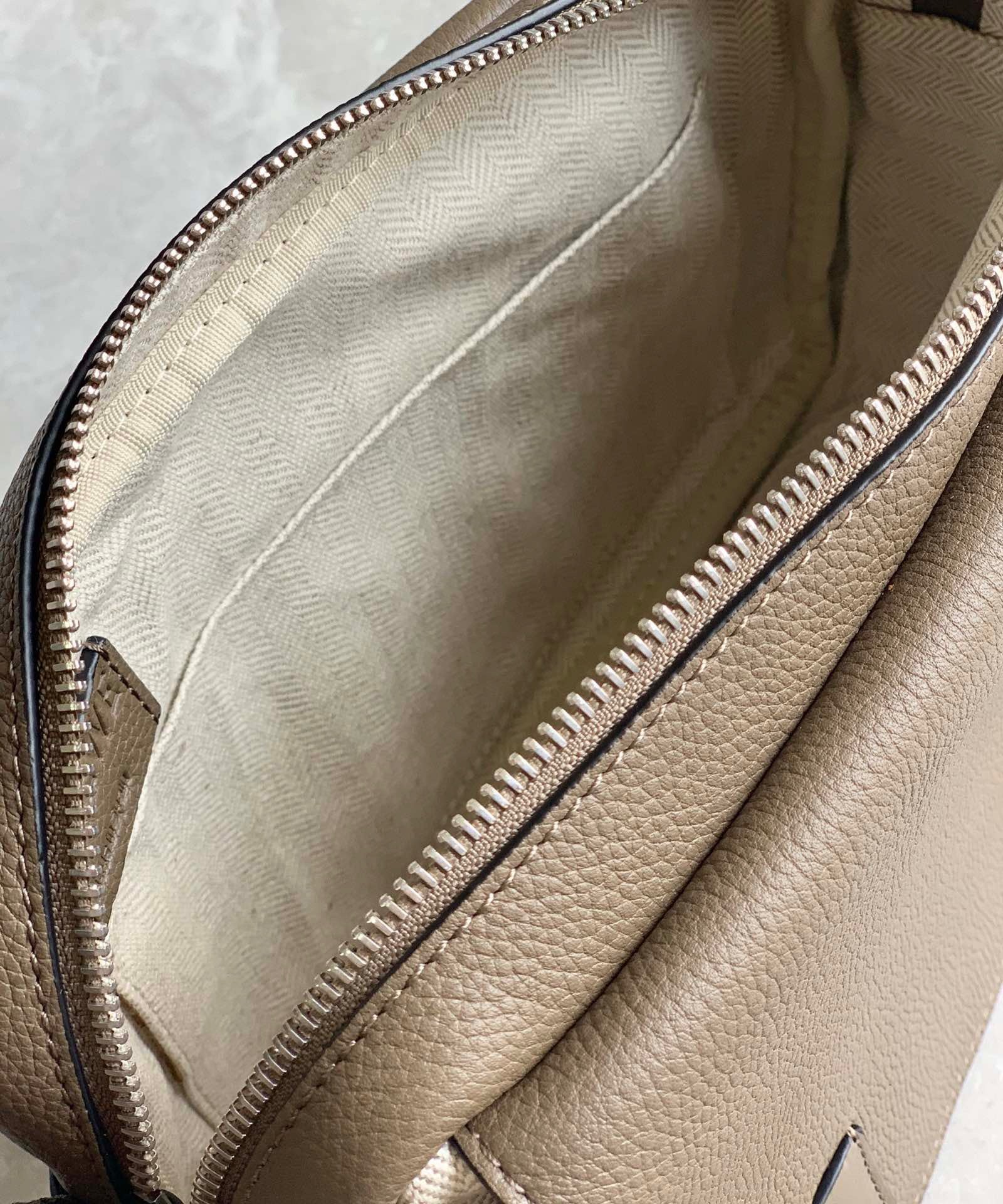 LO Messenger Bag