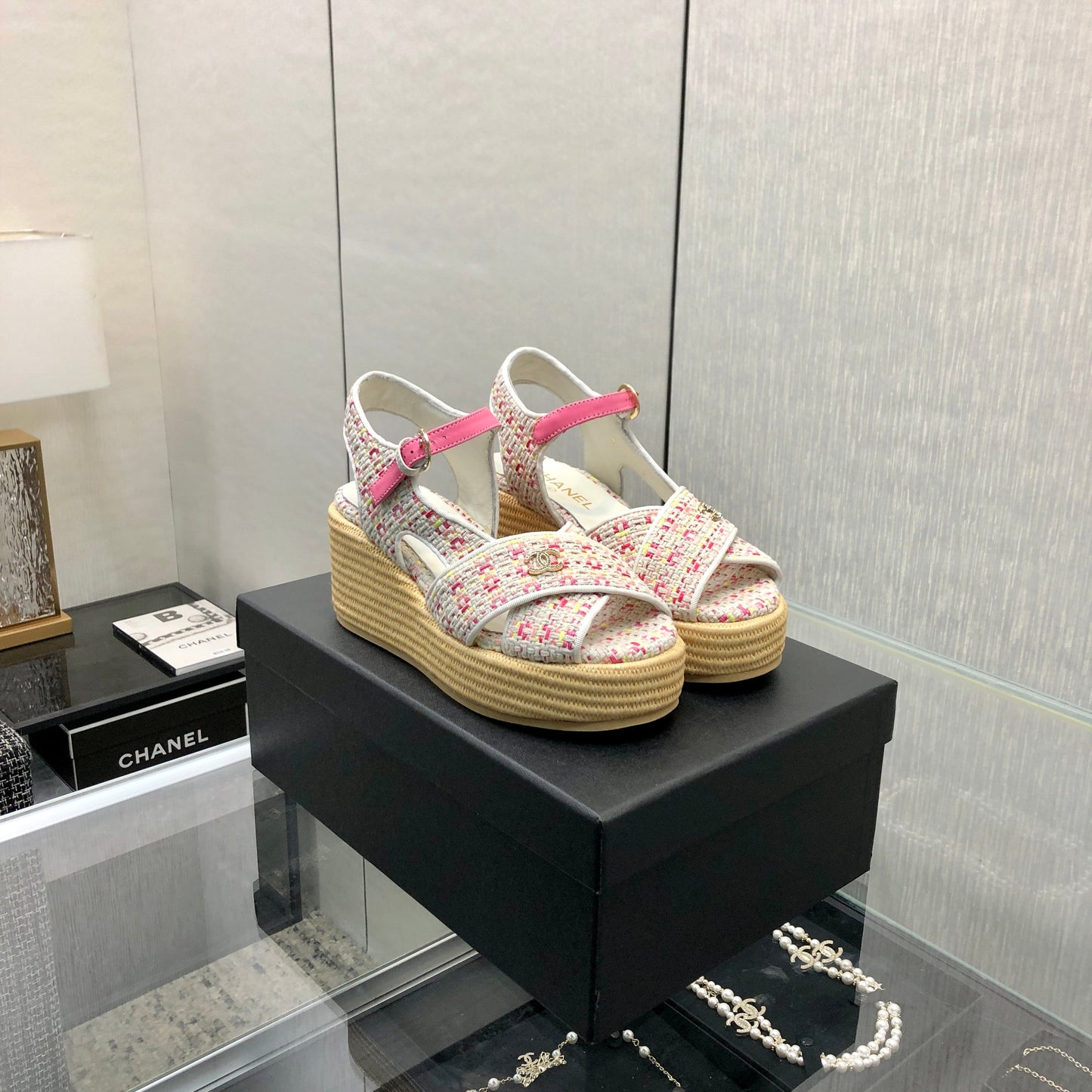PEEP-TOE THICK SOLE SANDALS IN WHITE MIX BRIGHT PINK WOVEN FABRIC