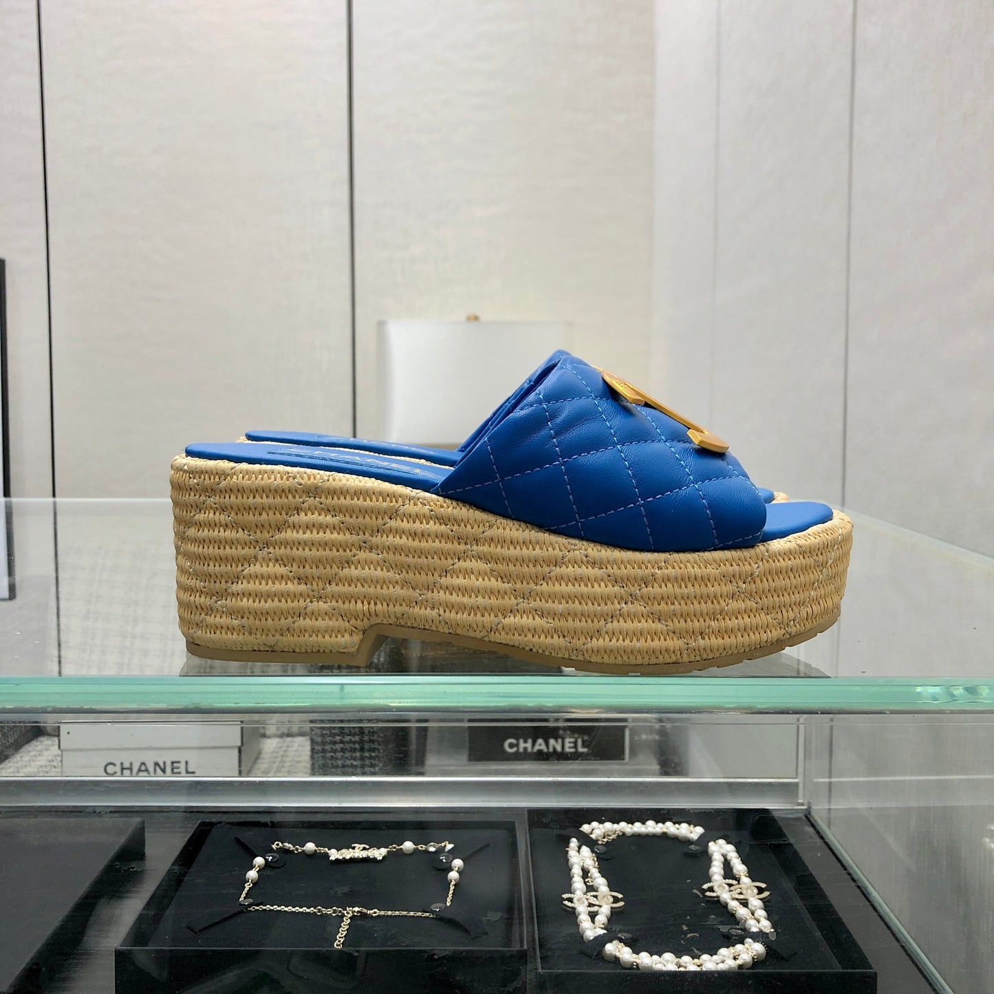 THICK SOLE WEDGE SLIPPERS IN COBALT BLUE LAMBSKIN AND BEIGE RUBBER