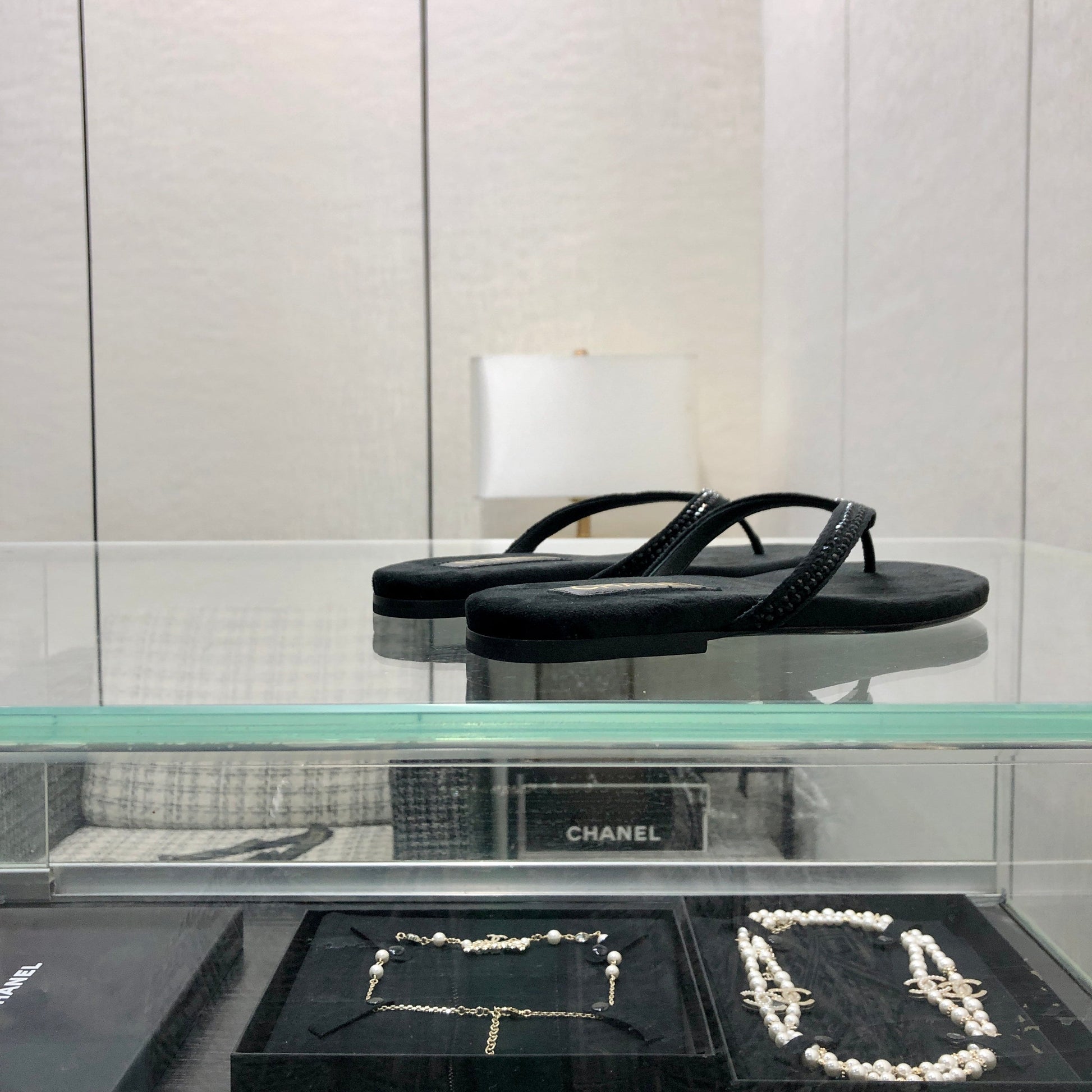 THONG SLIDE IN BLACK SUEDE WITH CRYSTALS