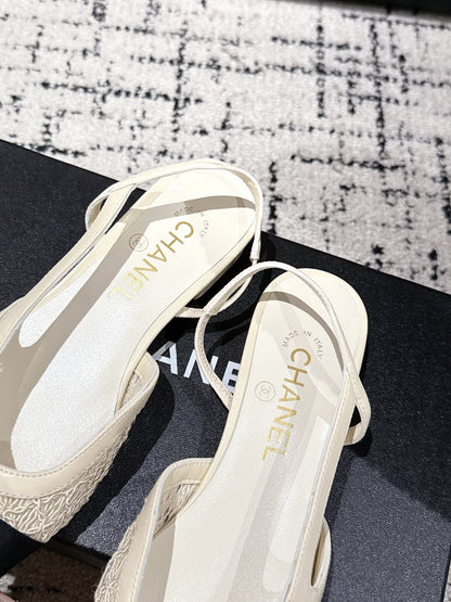 SLINGBACK 25S IN OFF WHITE AND BLACK FABRIC