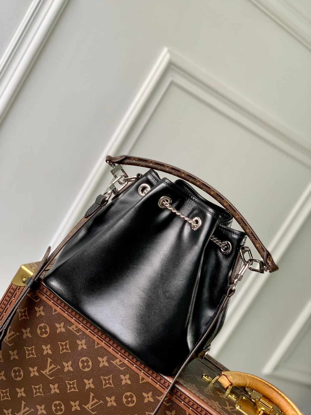 NO WAY VIBE HANDBAG 22.5 IN BLACK LAMBSKIN SILVER HARDWARE