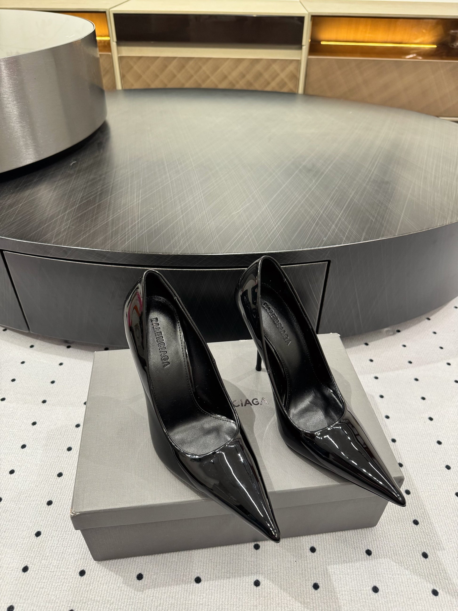 AVENUE 105MM PUMP IN BLACK PATENT CALFSKIN