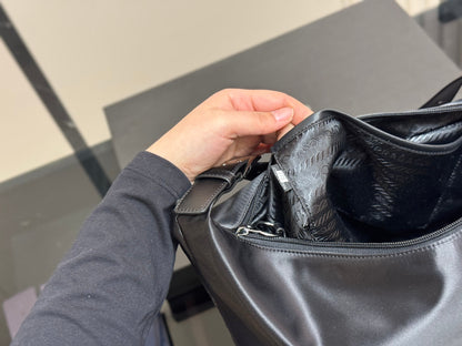 MEDIUM TOTE BAG 31 IN BLACK RE-NYLON WITH CALFSKIN STRAP