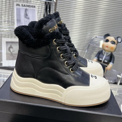 MARTIN BOOTS IN BLACK CALFSKIN AND LAMB FUR LINING