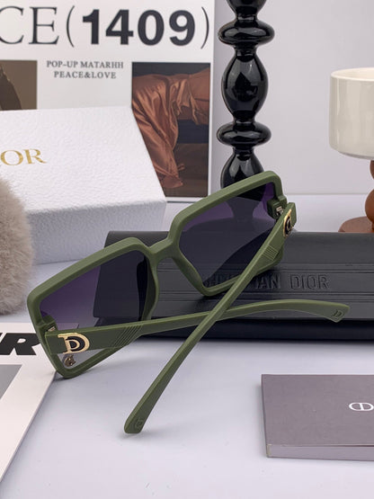 MONTAIGNE SUNGLASS CD1595 IN GREEN ACETATE