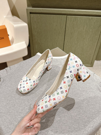 SWING HIGH PUMP 55 MM IN WHITE MONOGRAM CALFSKIN