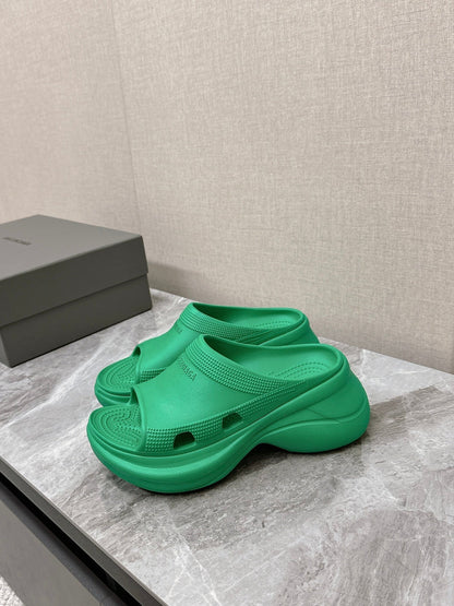POOL CROCS SLIDE SANDAL IN GREEN RUBBER