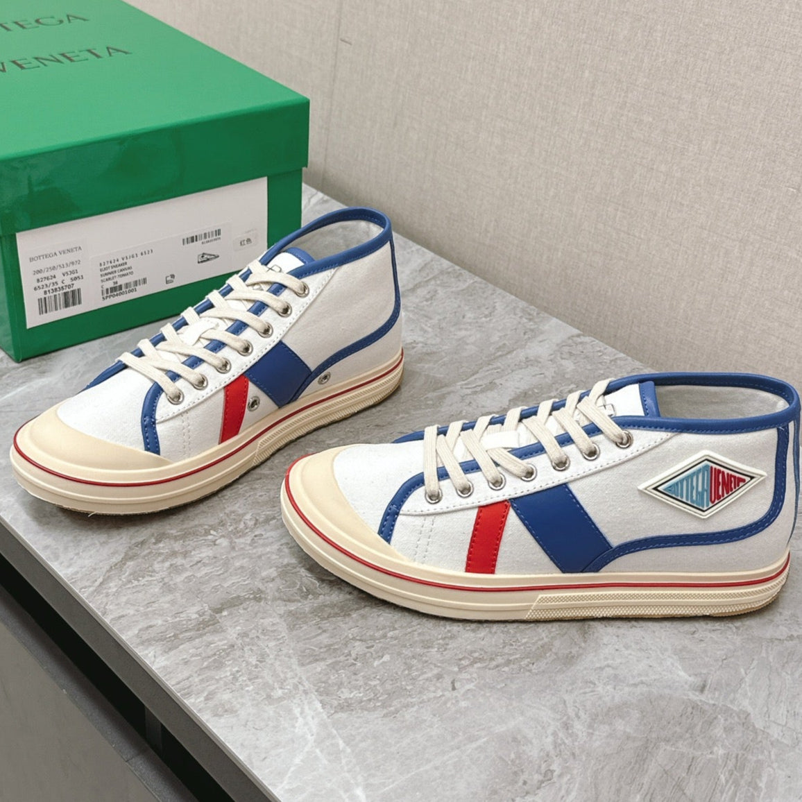 ELIOT SNEAKER IN WHITE CANVAS WITH NAVY BLUE CALFSKIN