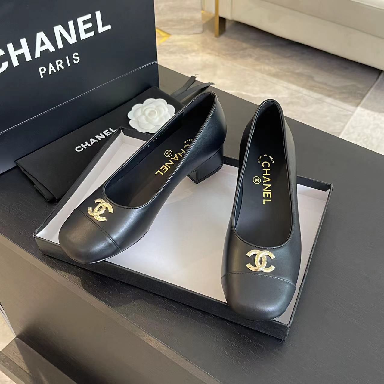 CC PUMP BLACK CALFSKIN