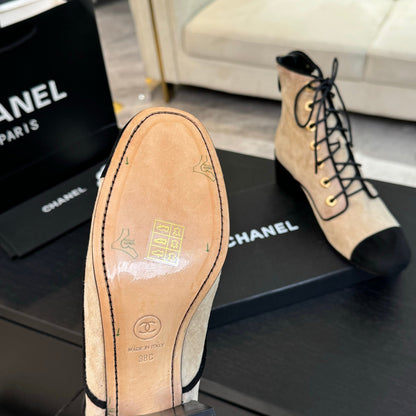 CC LACE-UP SHORT BOOTS IN SEPIA BEIGE MIX BLACK SUEDE